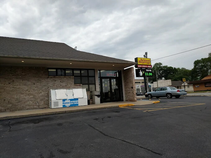 Belmont Beverage Roseland – South Bend, Indiana liquor store exterior