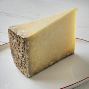 Cantalet Pdo Herve Mons Raw Cow