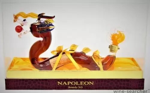 Aiko The Emperor Napoleon Dragon With Baby Brandy